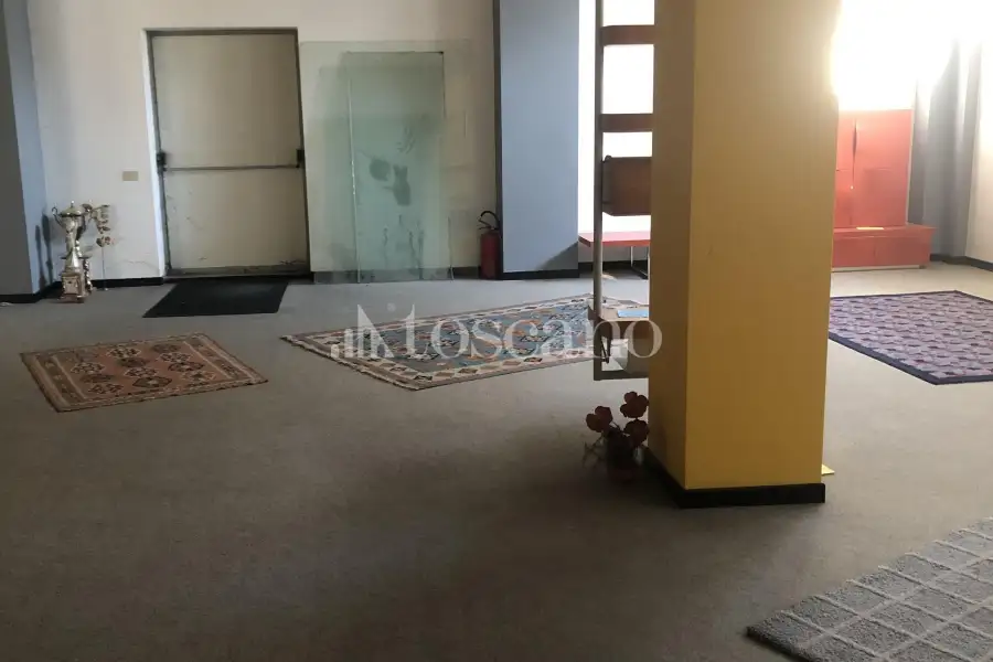 Capannone in vendita di 406 mq a €98,000 (rif. MRE3022VE)