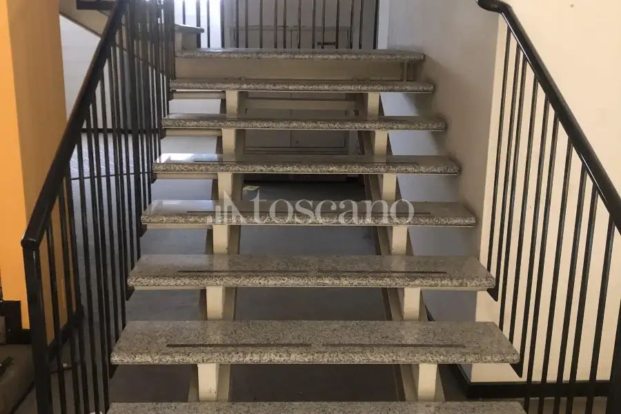 Capannone in vendita di 406 mq a €98,000 (rif. MRE3022VE)