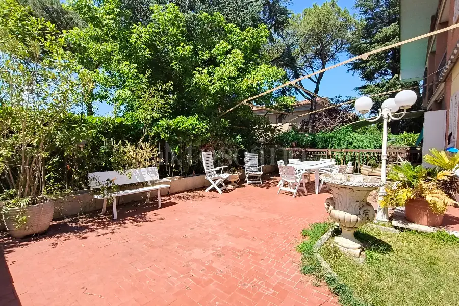 Villa Plurifamiliare in vendita di 270 mq a €485.000 (rif. 51/2026)