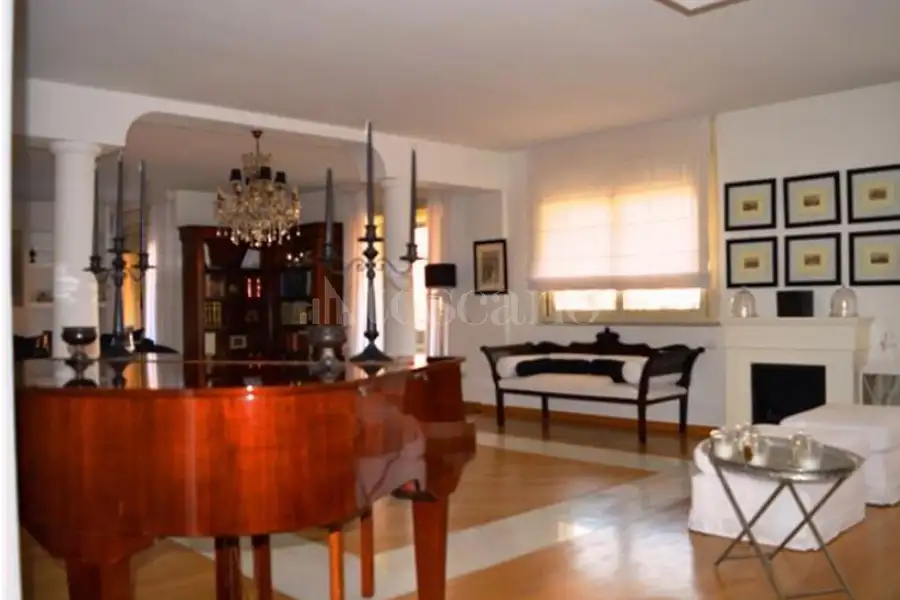 Casa in affitto di 280 mq a €3.000 (rif. 26/2026)