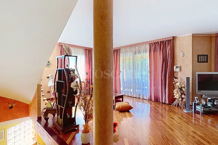 Casa Indipendente in vendita di 330 mq a €590.000 (rif. 82/2025)