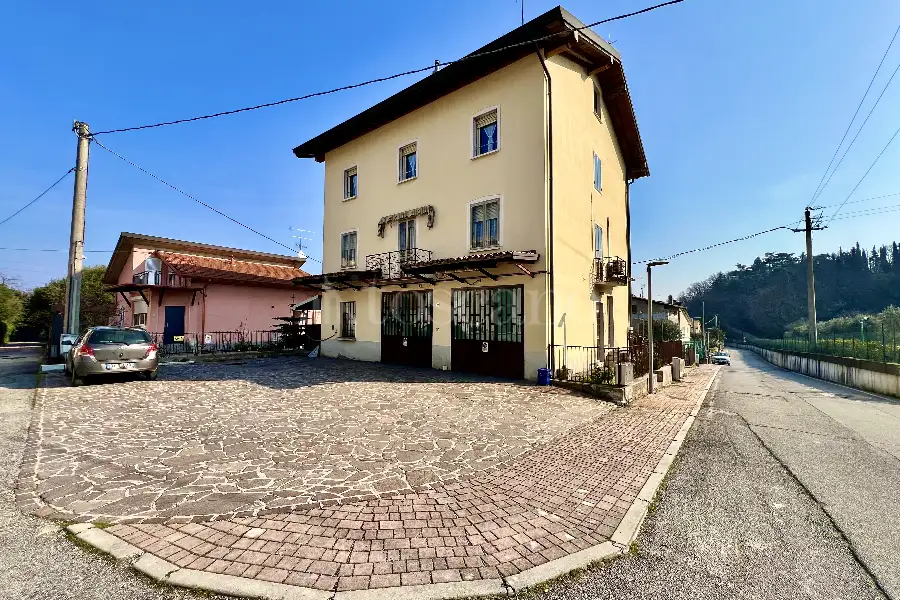 Casa Indipendente in vendita di 420 mq a €435.000 (rif. 10/2025)
