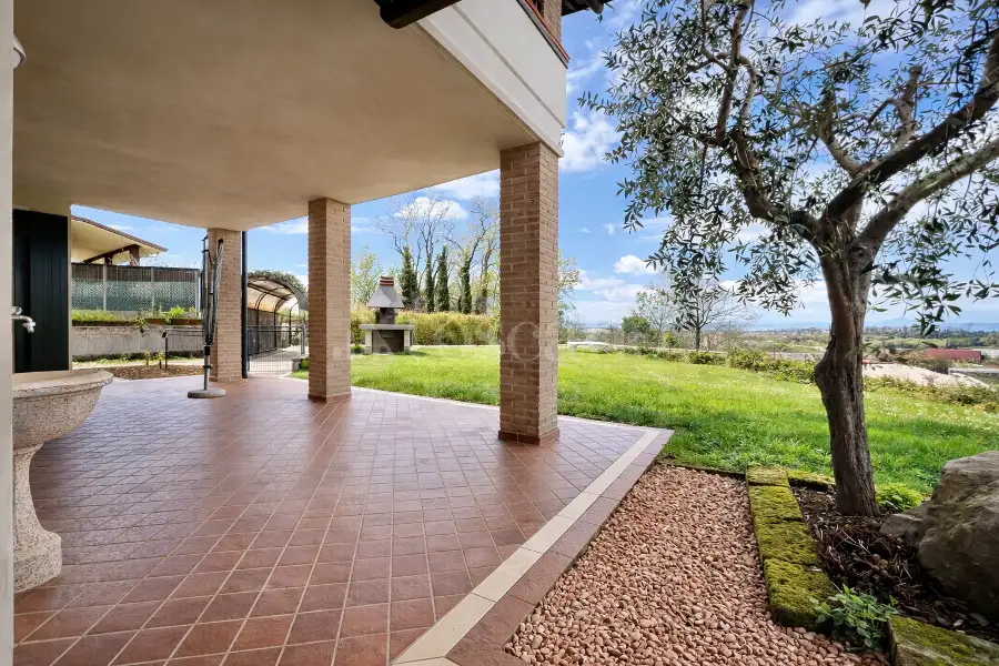 Villa in vendita di 630 mq trattativa riservata (rif. 8/2026)