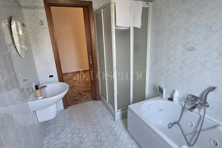 Villa Plurifamiliare in vendita di 575 mq a €580.000 (rif. 33/2026)