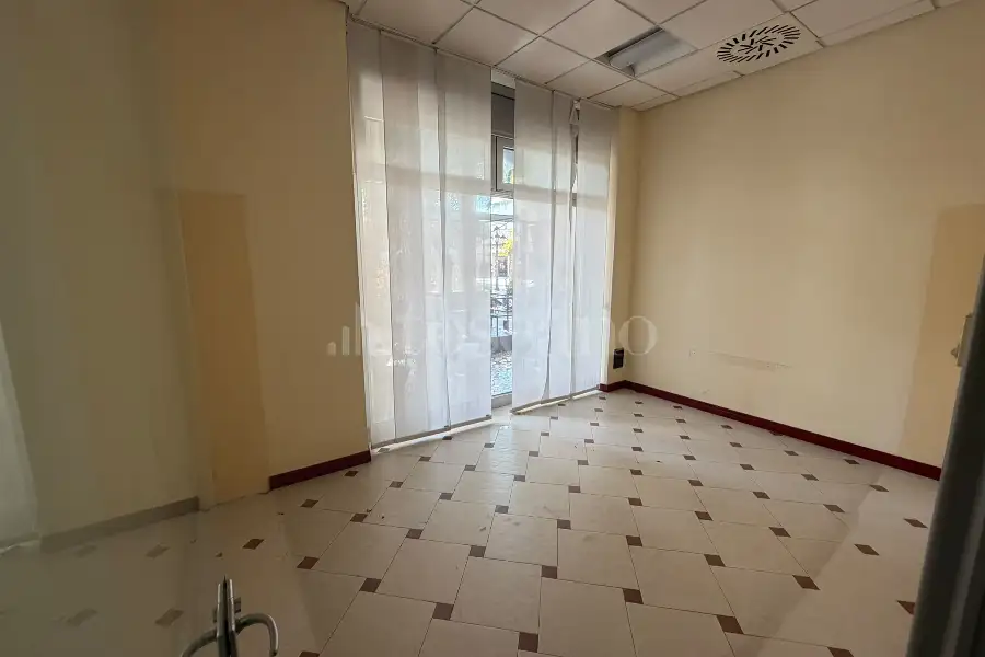 Negozio in affitto di 210 mq a €7.000 (rif. 13/2026)