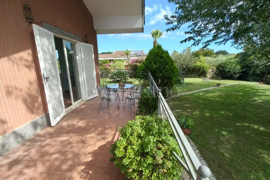 Villa in vendita di 300 mq a €845.000 (rif. 49/2026)