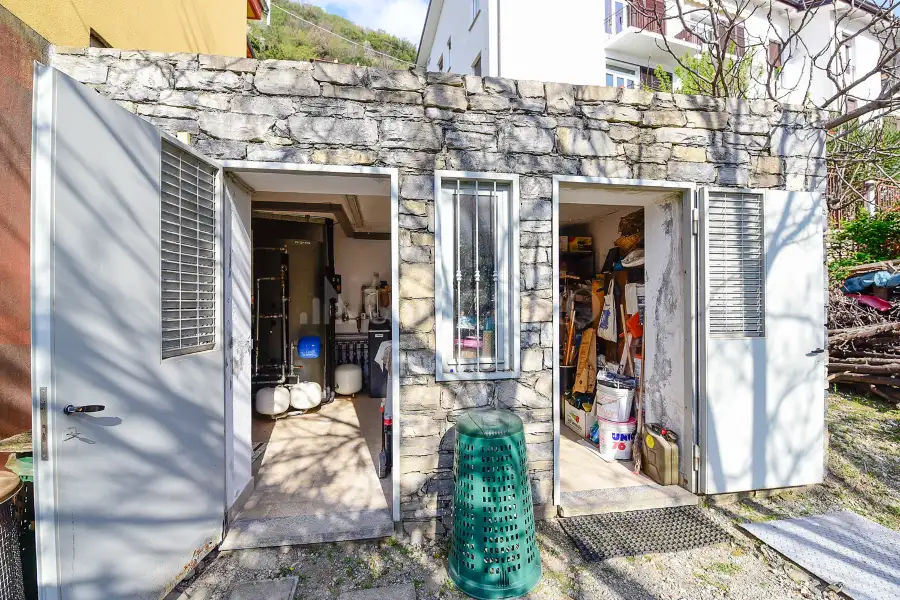 Villa Plurifamiliare in vendita di 400 mq a €3.150.000 (rif. 11/2025)