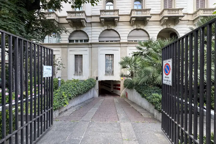 Box in affitto di 19 mq a €900 (rif. 73/2026)