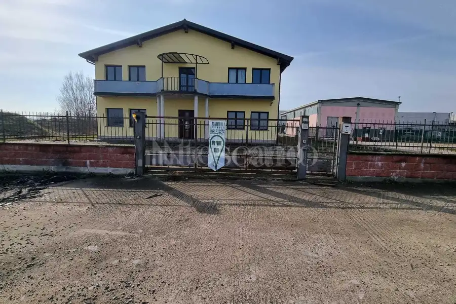 Capannone in vendita di 770 mq a €371,000 (rif. BL6139VE)