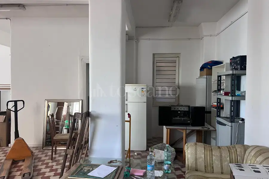 Negozio in affitto di 282 mq a €2.000 (rif. 16/2026)