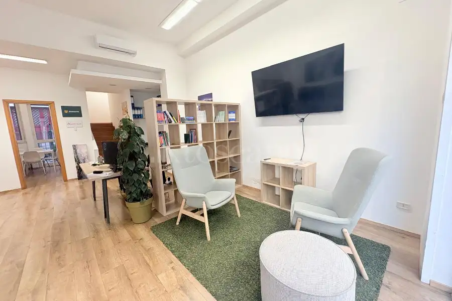Negozio in vendita di 160 mq a €219.000 (rif. 10/2026)
