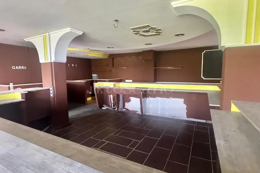 Negozio in vendita di 300 mq a €49.000 (rif. 64/2026)