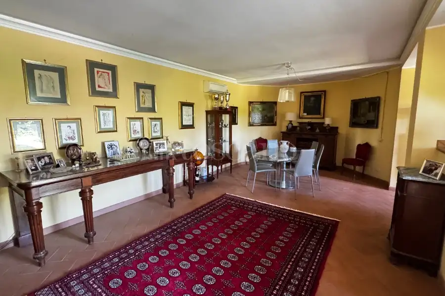 Villa in vendita di 356 mq a €779.000 (rif. 12/2026)