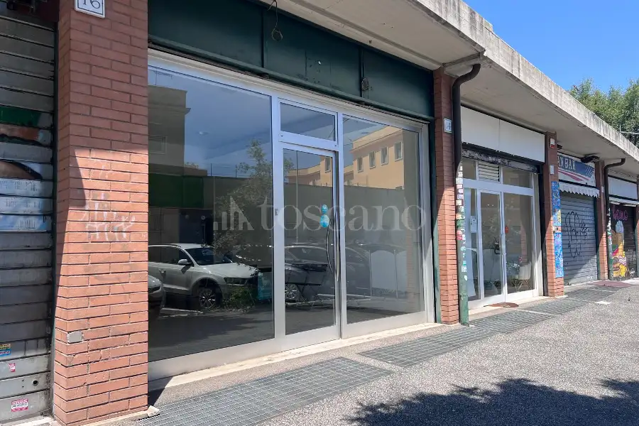 Attività Commerciale in affitto di 35 mq a €900 (rif. 12/2026)