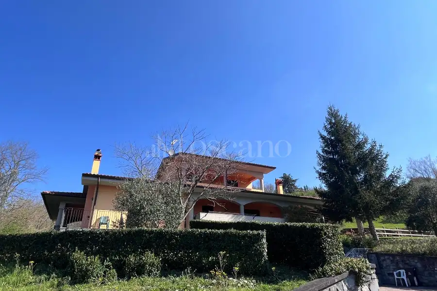 Villa in vendita di 300 mq a €825.000 (rif. 24/2025)
