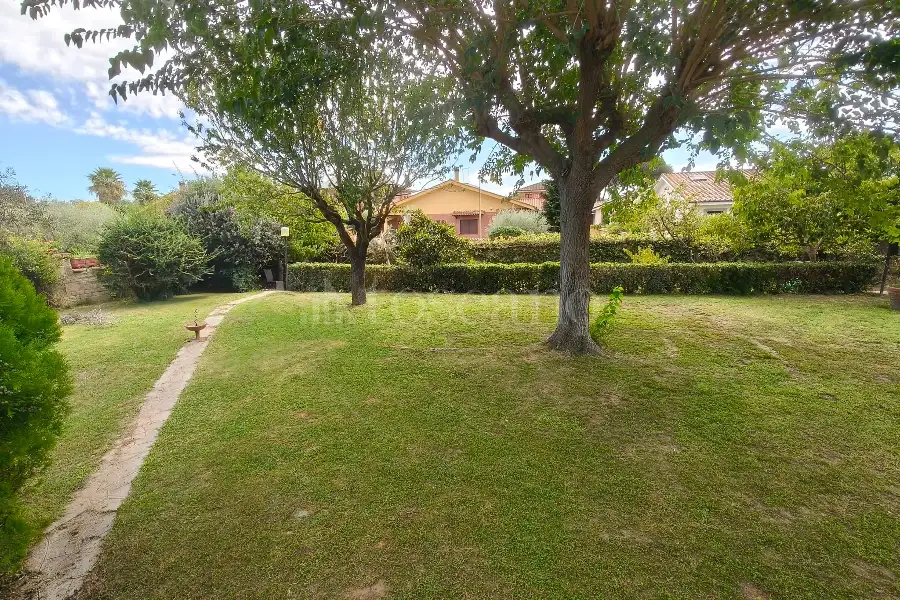 Villa in vendita di 300 mq a €845.000 (rif. 49/2026)