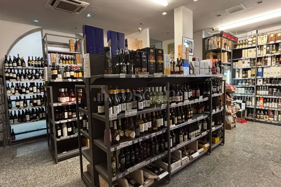 Negozio in vendita di 290 mq a €800.000 (rif. 8/2026)