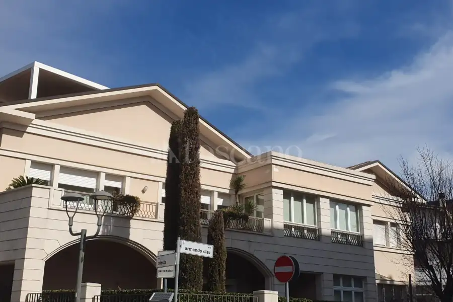 Villa in vendita di 800 mq trattativa riservata (rif. 23/2024)