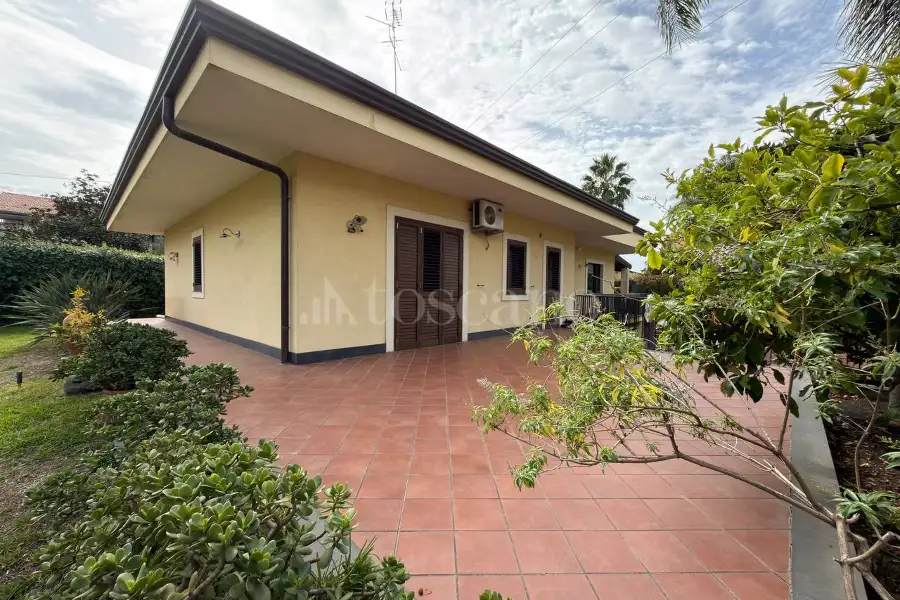 Villa in vendita di 200 mq a €775.000 (rif. 162/2025)