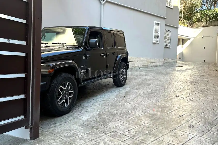 Posto Auto in vendita di 13 mq a €35.000 (rif. 5/2026)