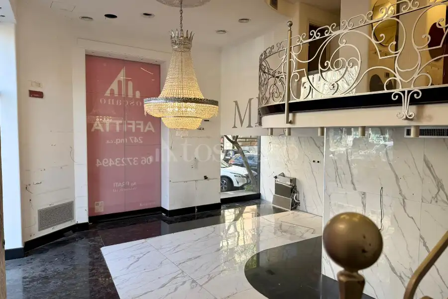 Negozio in affitto di 247 mq a €16.000 (rif. 15/2025)