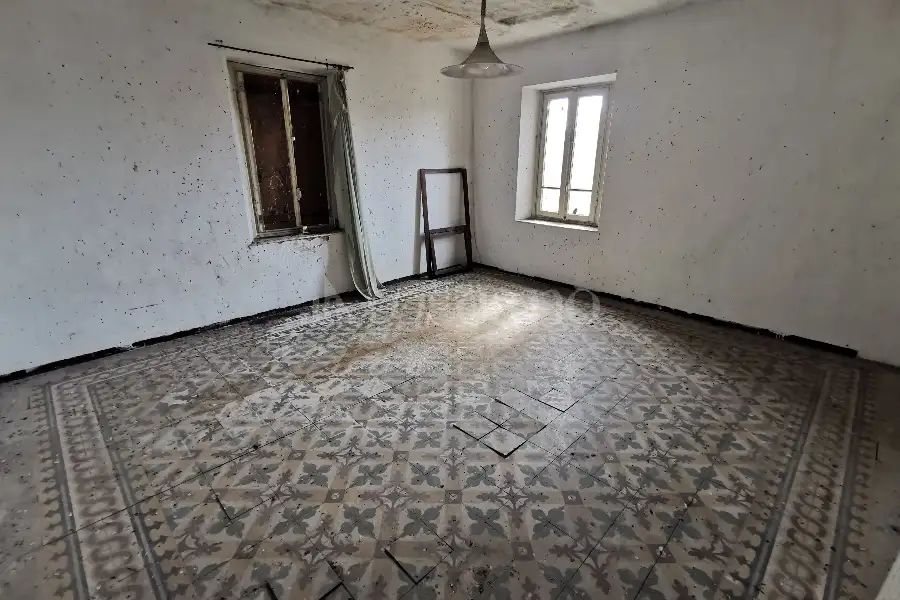 Casa Indipendente in vendita di 160 mq a €25.000 (rif. 3/2026)