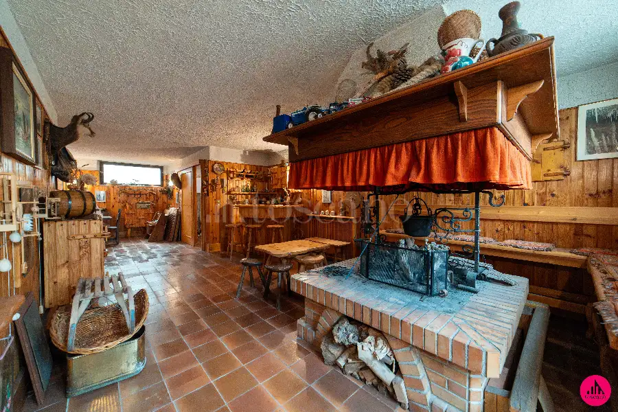 Casa Indipendente in vendita di 370 mq a €380.000 (rif. 8/2026)