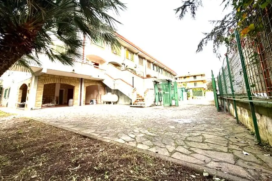 Villino a Schiera in vendita di 320 mq a €640.000 (rif. 16/2026)