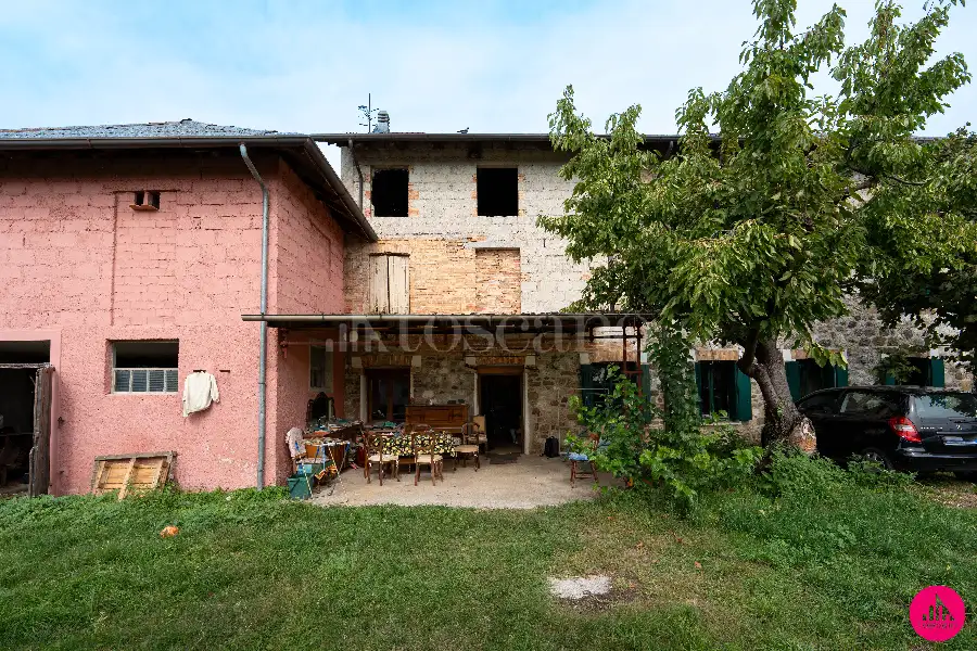 Casale in vendita di 375 mq a €180.000 (rif. 21/2026)