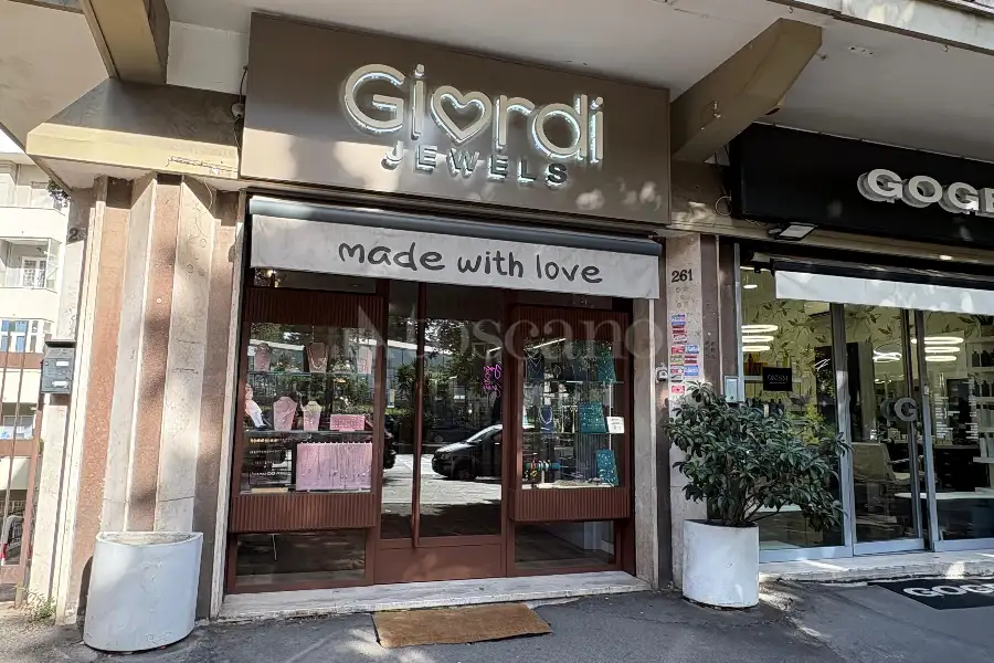 Negozio in vendita di 50 mq a €245.000 (rif. 36/2025)