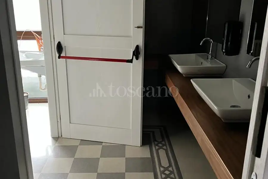 Negozio in affitto di 200 mq a €2.000 (rif. 76/2026)