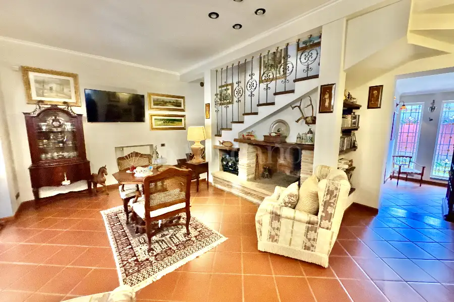 Villa in vendita di 300 mq a €445.000 (rif. 11/2025)