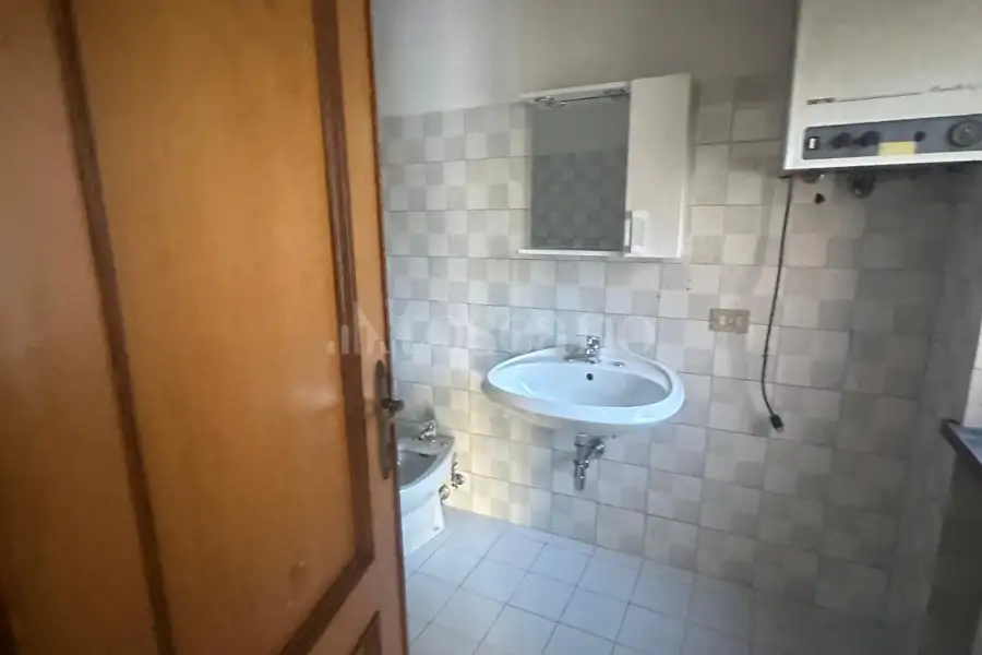 Negozio in affitto di 120 mq a €700 (rif. 109/2025)