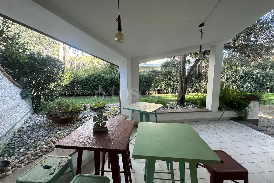 Villa Plurifamiliare in vendita di 180 mq a €1.200.000 (rif. 16/2026)