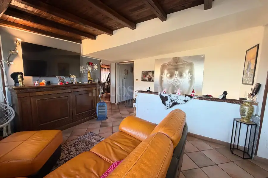 Villa Bifamiliare in vendita di 294 mq a €340.000 (rif. 6/2026)
