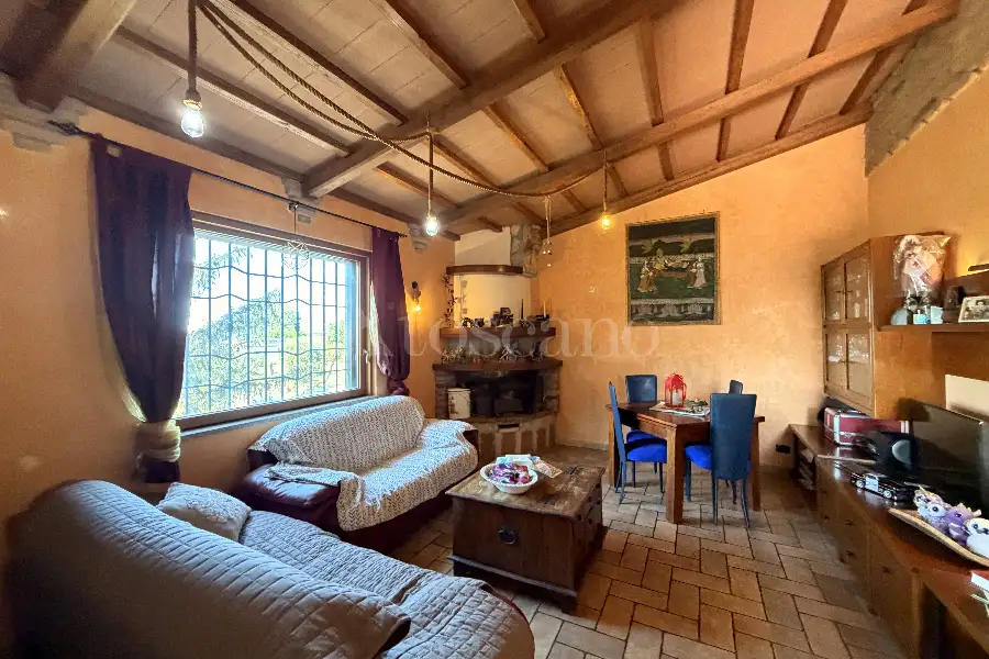 Casa Indipendente in vendita di 230 mq a €325.000 (rif. 25/2026)
