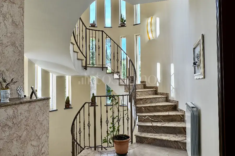 Villa in vendita di 360 mq a €575.000 (rif. 60/2025)