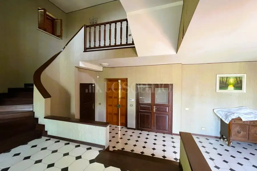 Villa in vendita di 305 mq a €650.000 (rif. 12/2025)