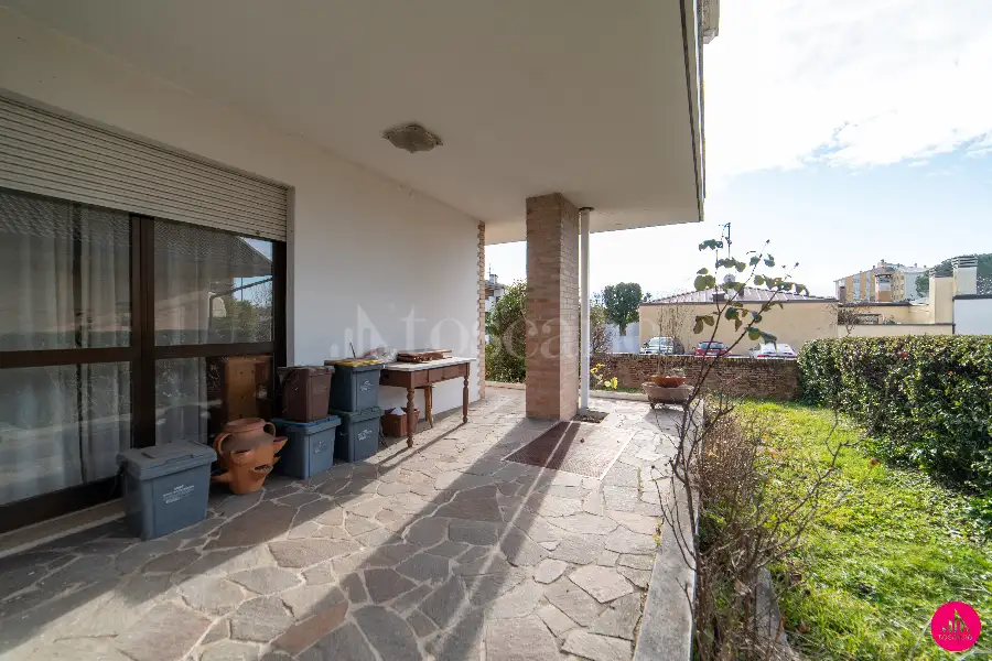 Casa Indipendente in vendita di 370 mq a €380.000 (rif. 8/2026)