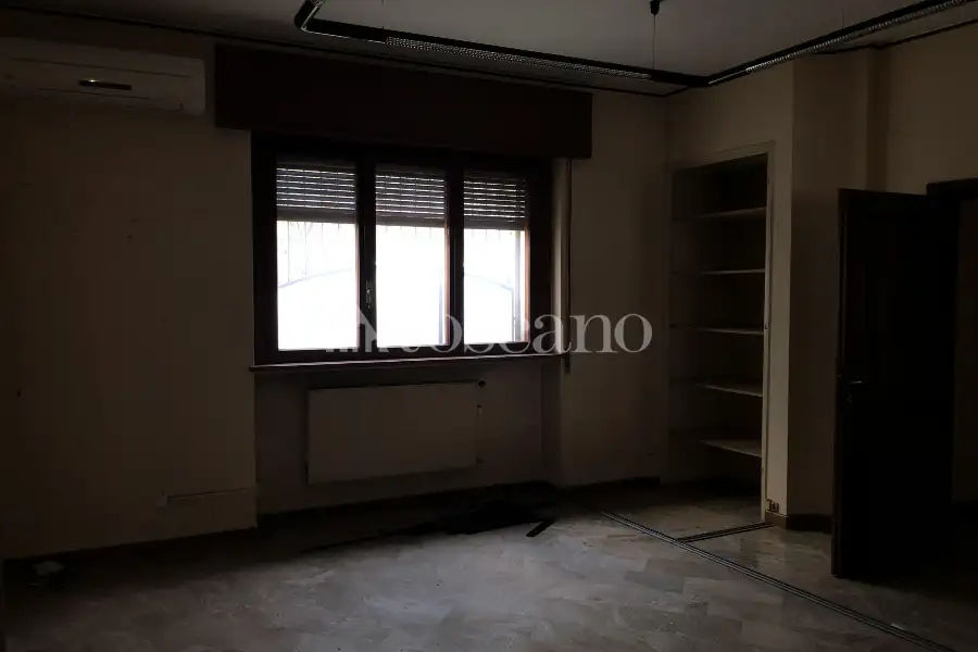 Ufficio in vendita di 224 mq a €205,000 (rif. BL6099VE)