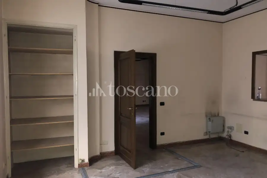 Ufficio in vendita di 224 mq a €205,000 (rif. BL6099VE)