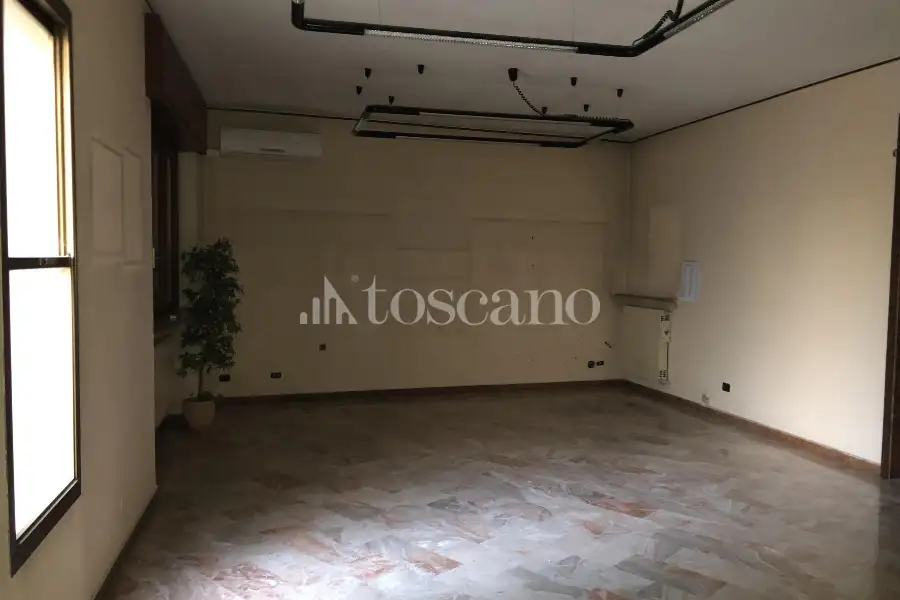 Ufficio in vendita di 224 mq a €205,000 (rif. BL6099VE)