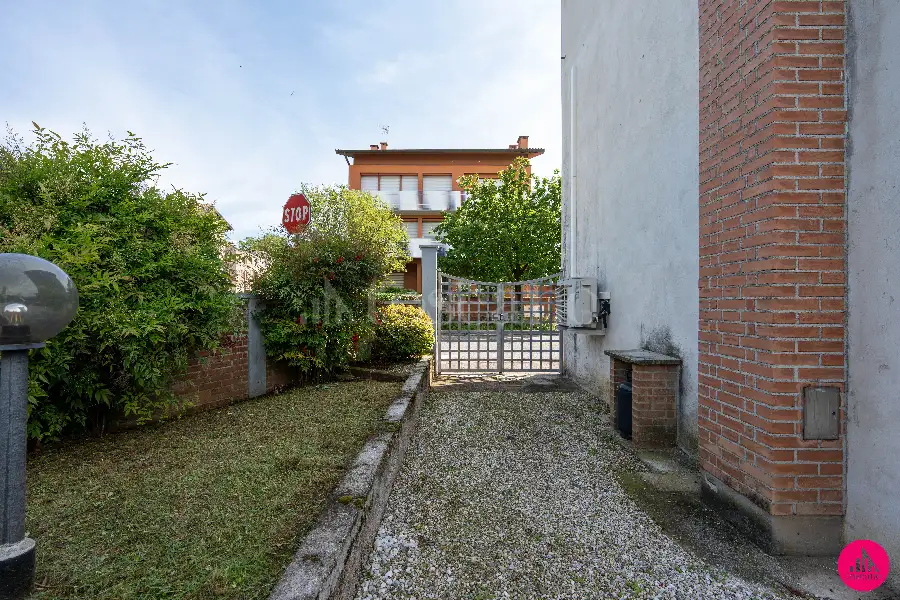Villino a Schiera in vendita di 315 mq a €269.000 (rif. 42/2026)