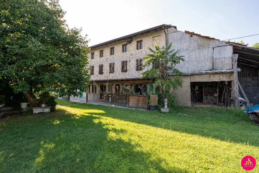 Casa Indipendente in vendita di 360 mq a €320.000 (rif. 128/2026)