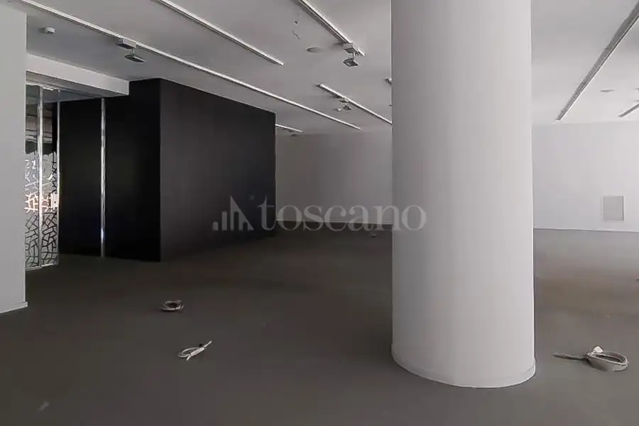 Negozio in vendita di 550 mq a €1.600.000 (rif. 72/2025)