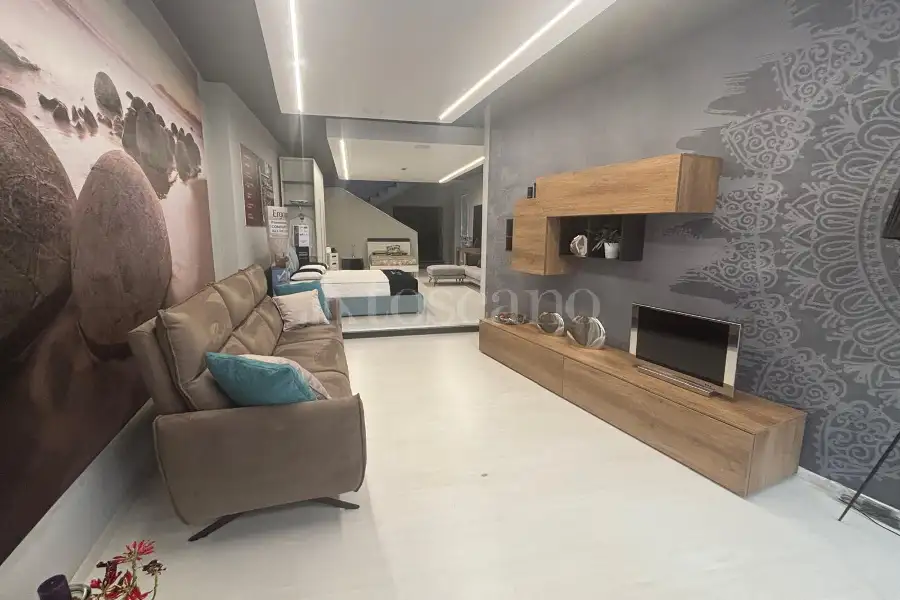 Negozio in vendita di 2.050 mq trattativa riservata (rif. 12/2026)