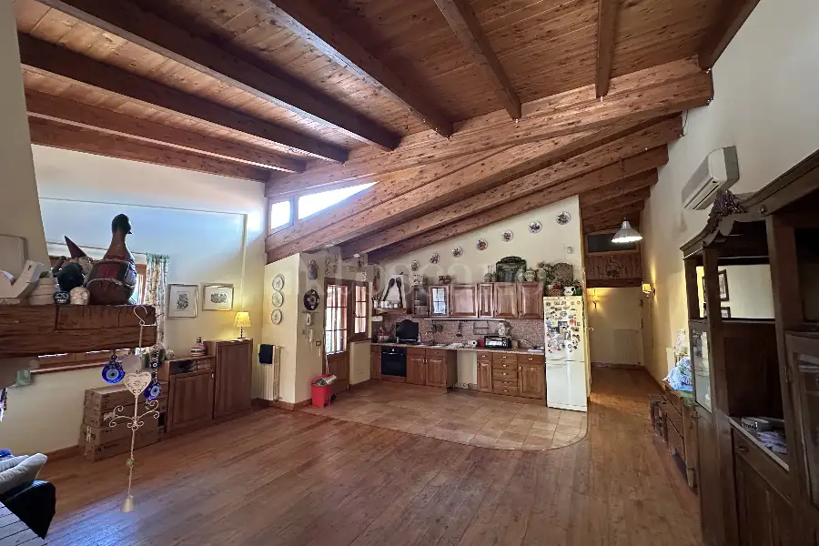 Casale in vendita di 747 mq a €790.000 (rif. 11/2026)