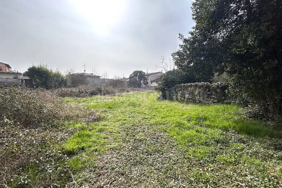 Casale in vendita di 3.000 mq a €850.000 (rif. 5/2026)