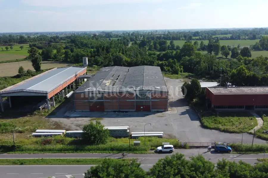 Capannone in vendita di 4200 mq a €8,000 (rif. TS0041AF)