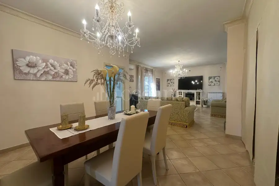 Villa Bifamiliare in vendita di 220 mq a €399.000 (rif. 94/2026)